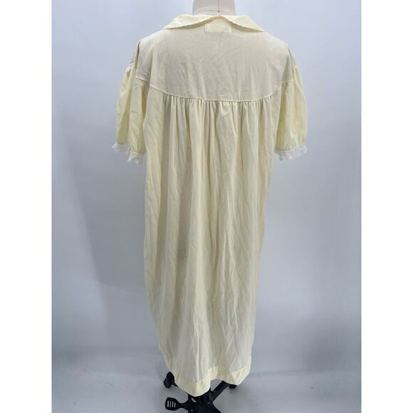 Vintage Barbizon Nightgown Sz L Pale Yellow Pin Tuck Embroidered Short Sleeve - Picture 4 of 5